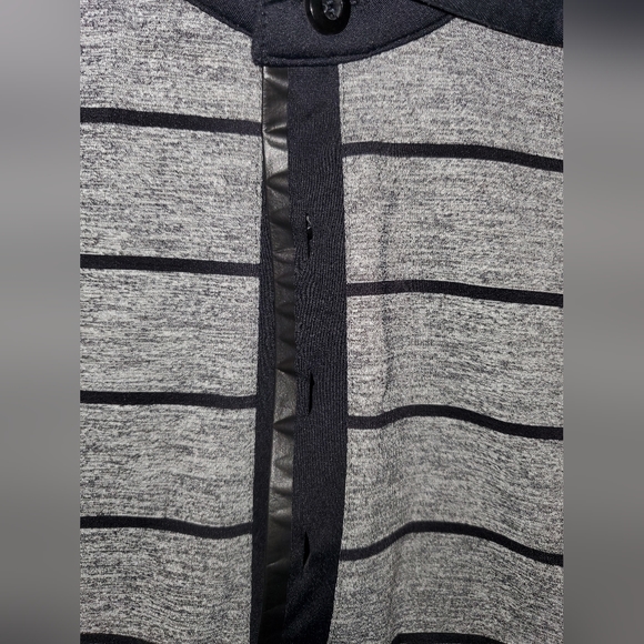 Lululemon Assert Polo Sz M - Picture 4 of 4